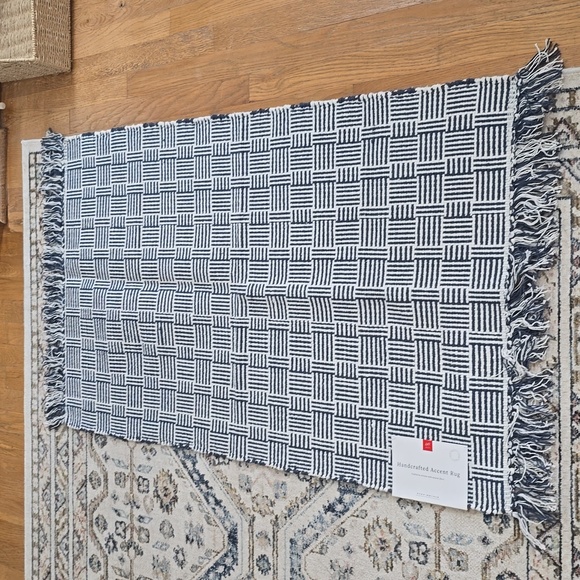 LYDIA COLLECTION BLUE AND WHITE HANDCRAFTED ACCENT RUGS BUNDLE OF 2 - Picture 3 of 8